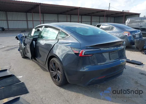 2024 Tesla Model 3 Performance All-Wheel Drive z USA, uszkodzony, nr VIN 5YJ3E1ETXRF843919